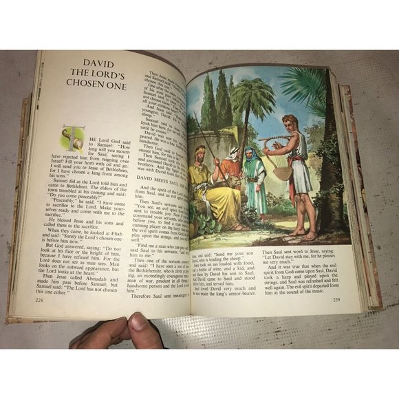 The Children's Bible Vintage Hardcover Book - Picture 16 of 16